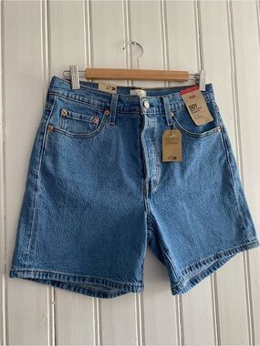 LEVI’S NWTs 501 mid thigh shorts high rise 6” inseam medium wash size 29